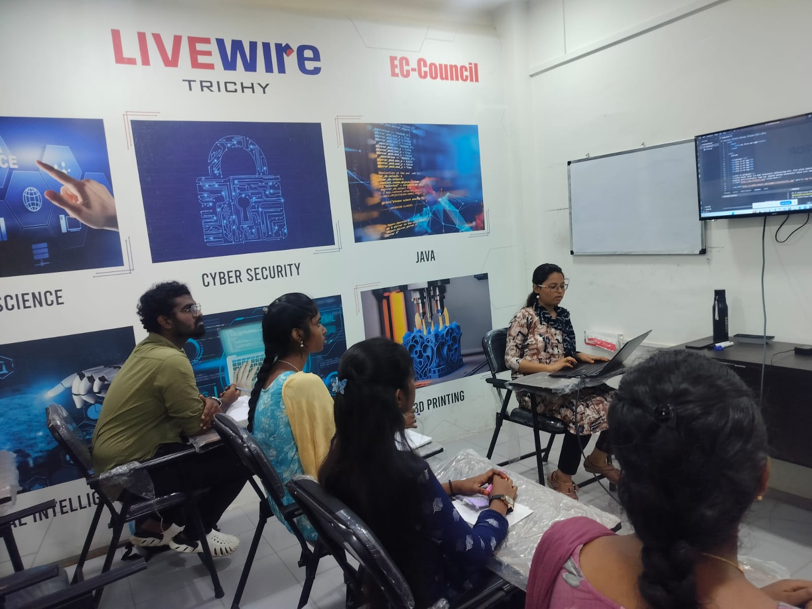 WhatsApp Image 2025-11-06 at 15.17.17_bf18d5e4